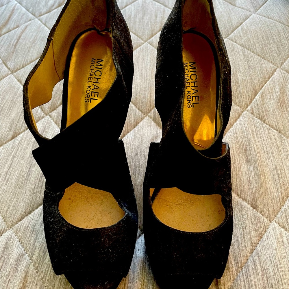 MK black velvet heels- good condition